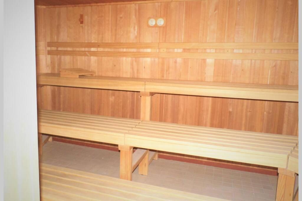 Traveloge Mit Schwimmbad Und Sauna Lubeca Exterior foto