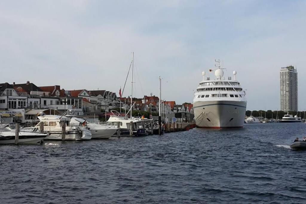 Traveloge Mit Schwimmbad Und Sauna Lubeca Exterior foto